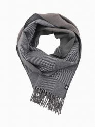 Dwustronny męski szalik w kratkę z frędzlami – czarno-biały V1 OM-ACSF-0118 - uniwersalny. Czarne szaliki męskie Ombre Clothing, bez wzorów, z materiału. Za 53.99 zł.