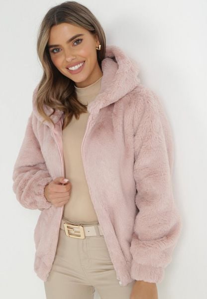 Jasnoróżowa Kurtka Futerko Teddy Oversize Denon. Czerwone kurtki damskie Born2be, na jesień, l, bez wzorów, z futra, z kapturem. Za 119.99 zł.
