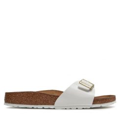Klapki Birkenstock. Białe klapki damskie Birkenstock, bez wzorów, bez obcasa. Za 359.99 zł.