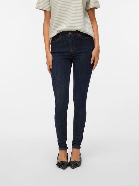 Vero Moda Dżinsy - Skinny fit - w kolorze granatowym rozmiar: S/L30. Niebieskie jeansy damskie Vero Moda. Za 104.64 zł.