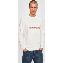 Calvin Klein Jeans - Bluza. Białe bluzy bez kaptura męskie Calvin Klein Jeans, l, z bawełny. W wyprzedaży za 239.90 zł.