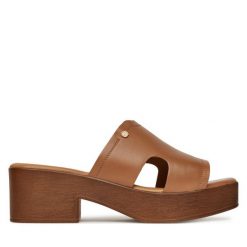 Klapki Lasocki. Brązowe klapki damskie Lasocki, bez wzorów, bez obcasa. Za 159.99 zł.