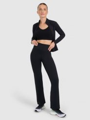 4F Spodnie treningowe szybkoschnące z prostymi nogawkami damskie - czarne M. Czarne spodnie dresowe damskie 4f, l, z materiału, na fitness i siłownię. Za 149.99 zł.