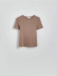 T-shirt z ćwiekami - brązowy. Brązowe t-shirty damskie Reserved, l, bez wzorów, z lyocellu, bez kołnierzyka. W wyprzedaży za 59.99 zł.