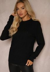 Czarny Sweter o Delikatnym Wzorze o Klasycznym Kroju Merissas. Czarne swetry klasyczne damskie Renee, bez kołnierzyka. Za 59.99 zł.