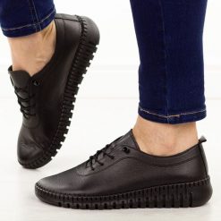 Czarne skórzane półbuty damskie T.Sokolski 4000. Czarne półbuty damskie Sokolski, bez wzorów, z jeansu, biznesowe, z okrągłym noskiem, bez obcasa, na płaskiej podeszwie. Za 249.00 zł.