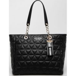 Guess Jeans - Torebka. Czarne torebki klasyczne damskie Guess Jeans, z aplikacjami, z bawełny, bez dodatków. Za 679.90 zł.