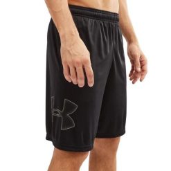 Męskie Spodenki Z Grafiką Techniczną. Czarne szorty męskie Under Armour, bez kołnierzyka. Za 204.99 zł.