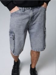 Luźne szorty cargo z efektem sprania - szary. Szare szorty męskie Sinsay, bez kołnierzyka. Za 69.99 zł.