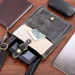 Czarna skórzana torba męska raportówka na ramię mała Beltimore M10. Czarne torby męskie na ramię bez wzorów, na ramię, małe. Za 189.90 zł.