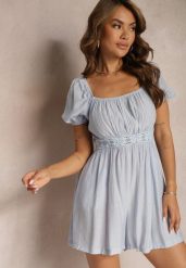 Niebieski Wiskozowy Letni Kombinezon z Krótkim Rękawem i Kwadratowym Dekoltem Geviana. Niebieskie kombinezony damskie Renee, na lato, l, bez wzorów, z wiskozy, eleganckie, bez kołnierzyka, bez ramiączek, krótkie. Za 59.99 zł.