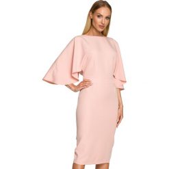 Sukienka elegancka ołówkowa z szerokimi rękawami pudrowa z pelerynką. Sukienki damskie Sukienki.shop, na komunię, xxl, bez wzorów, eleganckie, bez kołnierzyka, bez ramiączek, ołówkowe. Za 289.00 zł.