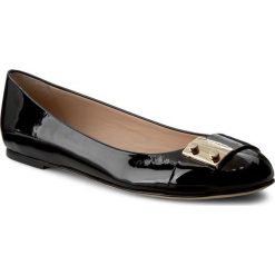 Baleriny FURLA - Metropolis 872264 S Y916 X70 Onyx. Czarne baleriny damskie Furla, z aplikacjami, z lakierowanej skóry, bez obcasa, na obcasie. W wyprzedaży za 389.00 zł.