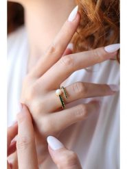 Pierres delicates Pozłacany pierścionek z cyrkoniami rozmiar: onesize. Żółte pierścionki damskie Pierres delicates, z cyrkonią, pozłacane. Za 104.64 zł.