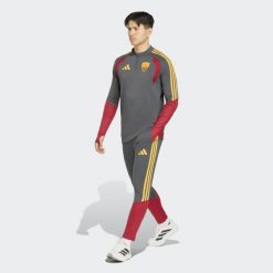 Spodnie piłkarskie treningowe ADIDAS AS Roma 26/27. Spodnie sportowe damskie Adidas, xl, z materiału, do piłki nożnej. Za 289.99 zł.