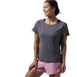 Koszulka treningowa damska Reebok AJ3420. Szare bluzki sportowe damskie Reebok, uniwersalny, z materiału, bez kołnierzyka, bez ramiączek. Za 126.00 zł.