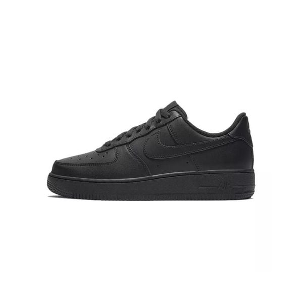 Buty Nike Air Force 1 '07 Czarny. Czarne buty sportowe na co dzień damskie Nike, bez wzorów, z gumy, trekkingowe, nike air force. Za 768.00 zł.