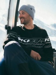 4F Sweter regular z wełną męski - czarny S. Czarne swetry męskie 4f, m, bez wzorów, z wełny, bez kołnierzyka. Za 299.99 zł.