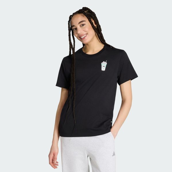 KOSZULKA Z GRAFIKĄ FOOD O STANDARDOWYM KROJU. Fioletowe t-shirty damskie Adidas, s, bez wzorów, z bawełny, bez kołnierzyka. Za 109.00 zł.