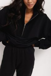 Bluza damska z zamkiem na dekolcie w kolorze TOTALLY BLACK- CLERMONT-UNI. Czarne bluzy bez kaptura damskie Marsala, z bawełny. Za 319.90 zł.