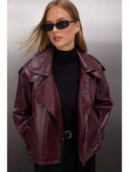 Trendyol Kurtka w kolorze bordowym ze skóry syntetycznej rozmiar: M. Czerwone kurtki damskie Trendyol, m, bez wzorów, ze skóry, bez kaptura. Za 213.69 zł.