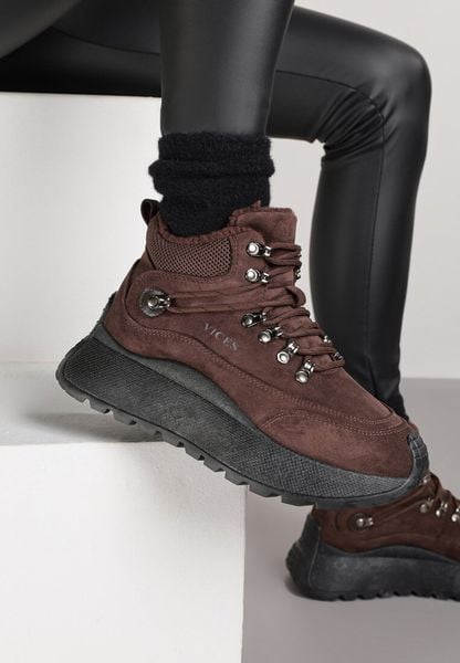 Brązowe Sportowe Sneakersy Śniegowce Vices na Grubej Podeszwie Nellsana. Brązowe śniegowce damskie Born2be, z jeansu, bez obcasa. Za 109.99 zł.