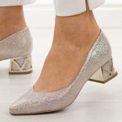 Multi s95 skórzane Polskie czółenka damskie na obcasie Prestige 2230/oblX. Żółte czółenka damskie Prestige, bez wzorów, ze skóry, bez obcasa, na obcasie. Za 439.00 zł.