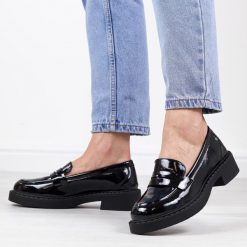 Czarne lakierowane loafersy damskie mokasyny Potocki 12174. Czarne mokasyny damskie POTOCKI, z lakierowanej skóry. Za 179.00 zł.