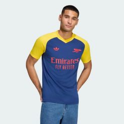 Przedmeczowa koszulka wyjazdowa Arsenal FC 26/27. Niebieskie t-shirty sportowe męskie Adidas, xl, z dresówki, bez ramiączek, na fitness i siłownię, climacool (adidas). Za 299.00 zł.
