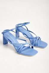 Sandały damskie na obcasie ARMANI EXCHANGE. Sandały damskie Armani Exchange, bez wzorów, bez obcasa, na obcasie. W wyprzedaży za 365.17 zł.