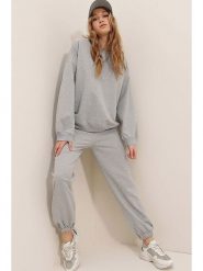 Trend Alacati 2-częściowy zestaw w kolorze szarym rozmiar: XL. Szare spodnie dresowe damskie Trend Alacati, xl, bez wzorów, z dresówki. Za 78.99 zł.
