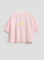 Luźny t-shirt z nadrukiem - różowy. Czerwone koszulki dziewczęce Reserved, bez wzorów, z bawełny, bez ramiączek. Za 39.99 zł.