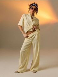 Spodnie wide leg z domieszką lnu - żółty. Żółte spodnie materiałowe damskie Sinsay, bez wzorów. Za 59.99 zł.