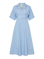 YAS Sukienka koszulowa Astor 26037276 Niebieski Regular Fit. Niebieskie sukienki damskie YAS, bez wzorów, z bawełny, bez kołnierzyka, bez ramiączek, koszulowe. Za 249.99 zł.