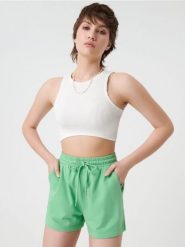 Szorty basic - zielony. Zielone szorty damskie Sinsay, bez wzorów, z bawełny. Za 15.99 zł.