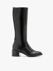 Czarne eleganckie kozaki z wąską cholewką. Czarne kozaki damskie Ryłko, z gumy, z okrągłym noskiem, bez obcasa. W wyprzedaży za 499.99 zł.