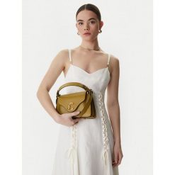 Torebka Coccinelle. Zielone torebki klasyczne damskie Coccinelle, bez wzorów, bez dodatków. Za 1,439.00 zł.