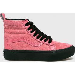 Vans - Trampki. Czerwone trampki i tenisówki damskie Vans, bez wzorów, z gumy. W wyprzedaży za 239.90 zł.