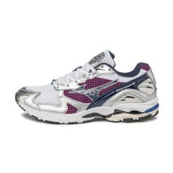 Buty Mizuno Wave Rider 10. Białe obuwie do biegania damskie Mizuno, mizuno wave. Za 389.99 zł.