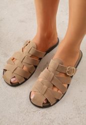 Ciemnobeżowe Klapki z Paskami w Stylu Gladiatorek z Klamerką Lorianatea. Brązowe klapki damskie Born2be, bez wzorów, z jeansu, bez obcasa, na płaskiej podeszwie. Za 69.99 zł.