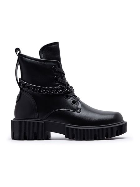 Foreverfolie Botki w kolorze czarnym rozmiar: 39. Czarne botki damskie Foreverfolie, bez obcasa, bez zapięcia. Za 154.43 zł.