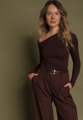 Brązowa Wiskozowa Bluzka z Asymetrycznym Dekoltem Clatide. Brązowe bluzki damskie Born2be, m, bez wzorów, z jeansu, biznesowe, z asymetrycznym kołnierzem, bez ramiączek. Za 59.99 zł.