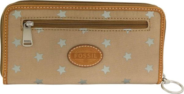 Portfel damski Fossil - nylon, zamek błyskawiczny, wiele przegródek. Brązowe portfele damskie Fossil, bez wzorów, z nylonu. Za 184.99 zł.