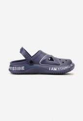 Granatowo-Białe Klapki Piankowe w Stylu Chodaków Ozdobione Perforacją i Napisami Racnia. Niebieskie klapki i japonki męskie Born2be. Za 19.99 zł.