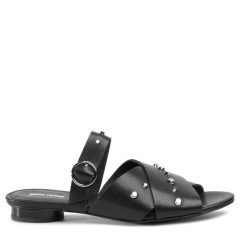 Klapki Gino Rossi. Czarne klapki damskie Gino Rossi, bez wzorów, bez obcasa. Za 159.99 zł.