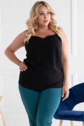 Top z ozdobną koronką przy dekolcie ELMA czarna. Czarne topy damskie KARKO, plus size, bez wzorów, z elastanu, bez kołnierzyka. Za 69.50 zł.