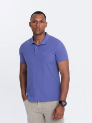 Jednokolorowa koszulka polo męska BASIC z dzianiny pique - fioletowa V12. Fioletowe koszulki polo męskie Ombre Clothing, m, z aplikacjami, z bawełny, bez ramiączek. W wyprzedaży za 79.99 zł.