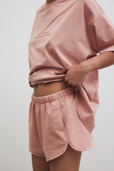 Szorty z dzianiny dresowej w kolorze COTTONE ROSE - HOMEY-M. Czerwone szorty damskie Marsala, bez wzorów, z bawełny. Za 229.90 zł.