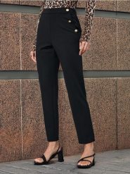 Eleganckie spodnie w kant - czarny. Czarne spodnie materiałowe damskie Sinsay, bez wzorów, eleganckie. W wyprzedaży za 27.99 zł.