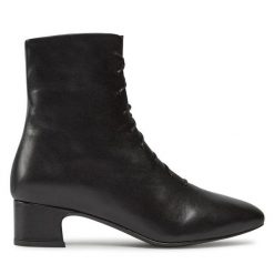 Botki Balagan. Czarne botki damskie BALAGAN, bez obcasa, na słupku, bez zapięcia. Za 609.99 zł.